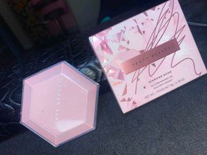 Fenty Beauty Diamond Bomb Highlighter