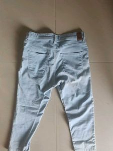 Light Wash Cropped Jeans