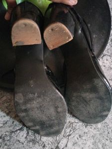 Chic Black Croc Embossed Heels