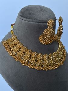 Exquisite Gold-Tone Necklace &amp; Earring Set