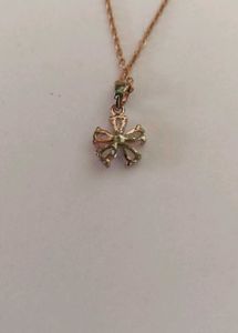 Delicate Flower Pendant Necklace