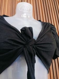 Chic Black Tie-Front Crop Top