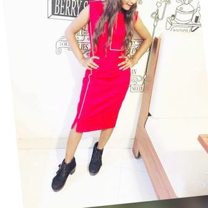 Elegant Red Sheath Dress with White Piping