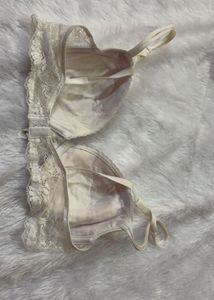 Delicate Lace Trimmed Padded Bra