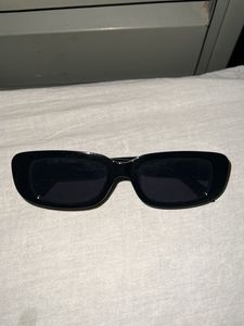 Pair of 2 sunglasses
