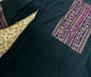 Black Floral Embroidered Straight Kurti