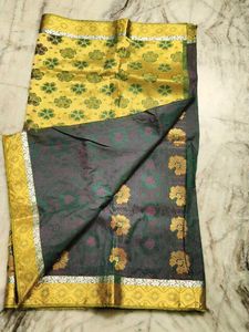 Gorgeous Floral Patterned Saree