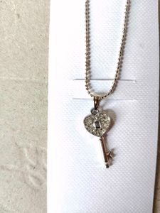 Elegant Pendant Necklace Set