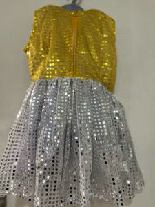 Girls Embellished Frock In Gold N Sliver 2-4 Yrs