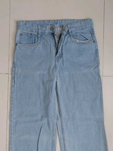women wash blue straight fit jeans