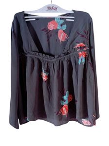 Grey printed woven regular top, has a square neck,