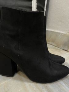 Chic Black Suede Block Heel Ankle Boots