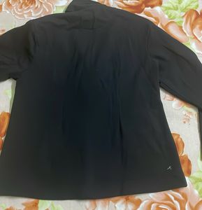 Coat Style Comfortable, Buttoned Sweatshirt.