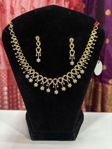 Elegant Ad  Necklace & Earring Set
