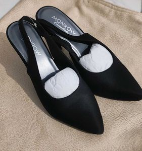 Monrow Black Heels
