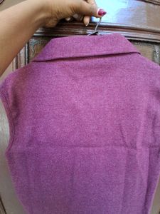 branded  Sleeveless Collared Crop Top