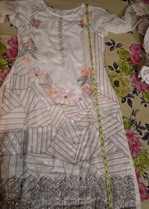 Elegant White Embroidered Kurta