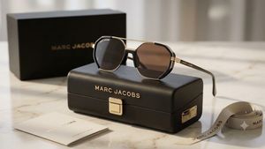 Marc Jacobs Sunglasses with Case