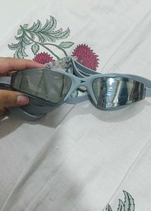 Swimming Goggles with Mirrored Anti-Glar