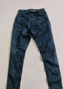 Women Black Skinny Fit jeans