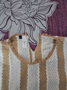 Elegant White &amp; Gold Striped Kurta