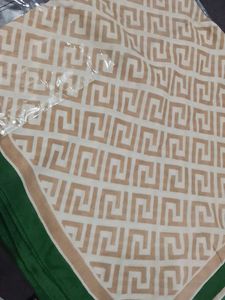 SIYA SCARF - Elegant Geometric Pattern