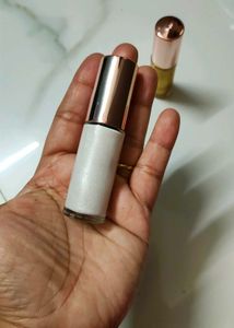 white and golden eyeliner combo