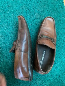 red tape shoe