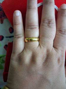 Elegant Gold Band Ring