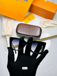 Stylish Black Cat-Eye Sunglasses