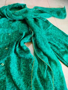 90'sEmerald Green Top with inbuild Scarf🌴🦆🍈🍾🧋