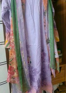 Beautiful Floral Print Pakistani Kurta set