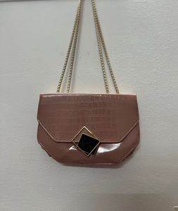 Chic Croc Embossed Chain Bag