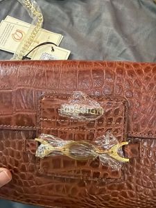 Chic Croc-Embossed Chain Bag