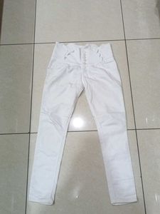 White High-Waisted Jeans