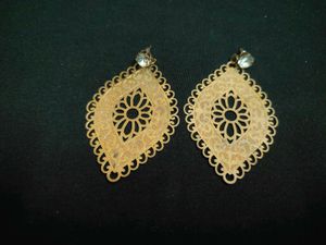 Delicate Flower Pendant Necklace