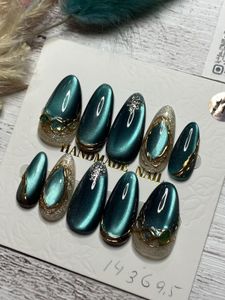 Emerald Aura Cat-Eye Press-On Nails 💚✨