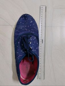Casual Shoes with 2 pair Of Socks Free