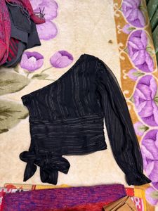Chic One-Shoulder Black Top by sassafras