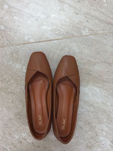 Blak Brown Leather Flats