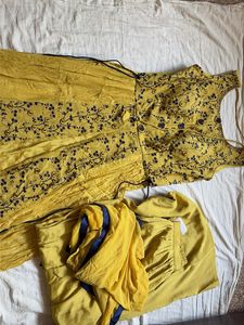 Green Kurta Set with Blue Accents