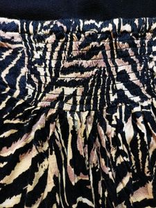 ( NEW UNUSED ) SHORT SKIRT