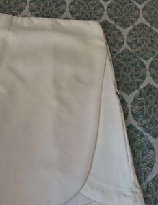 Chic white Skort