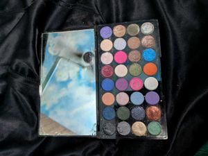 eyeshadow palette,