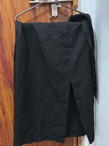 Chic Black Midi Skirt with Slit