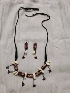 Handcrafted Maroon Carved Bead &amp; Cowrie Shell Fusi