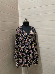 XL Floral Print V-Neck Smocked Top