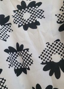 Chic Black &amp; White Floral Top