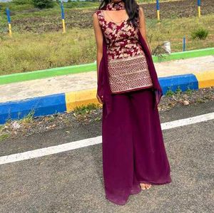 desi Exquisite Ethnic Kurta Set