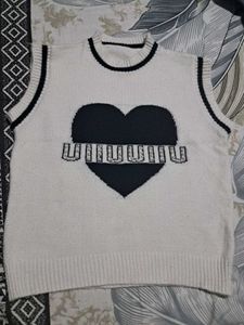 Chic Sleeveless Sweater Vest with Heart Design